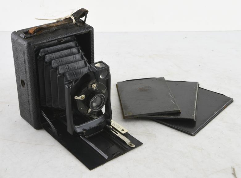 Leonar Folding Bellows Plate Camera and Three Single Darkslides.