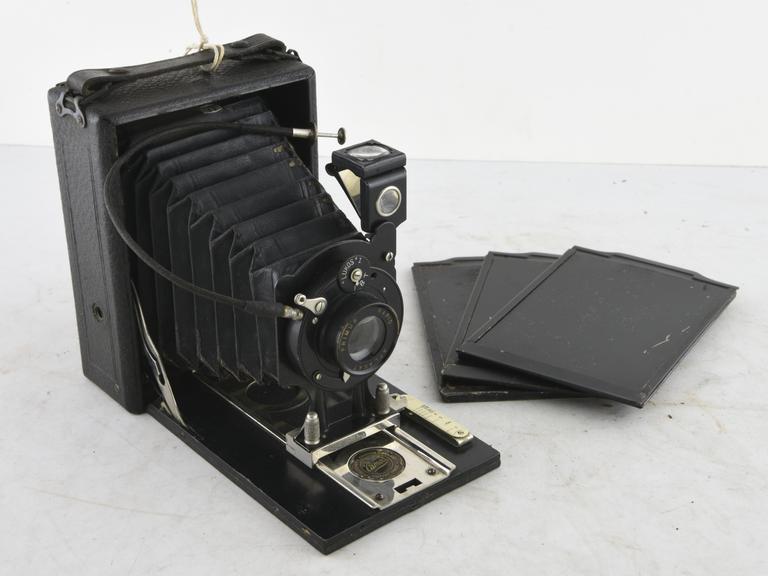 Cameo Folding Plate Camera and Three Single Darkslides.