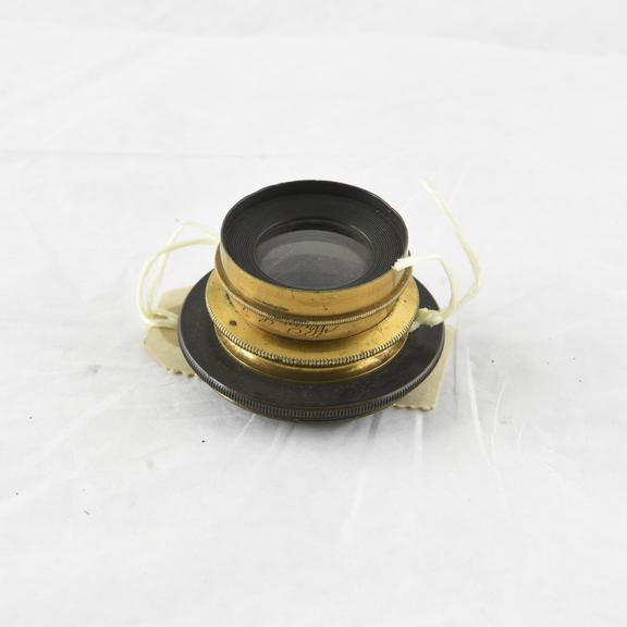 brass mounted symmetrical wide angle lens F.16 8.5inch f.l. ring diaphragm. Wray