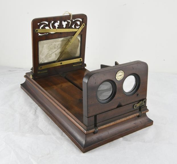 Rowsell's Graphoscope stereo viewer.