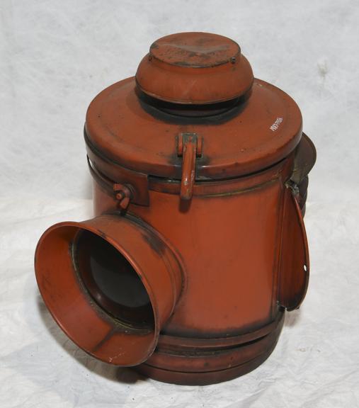 Crossing Gate Lamp Case, Ship Type