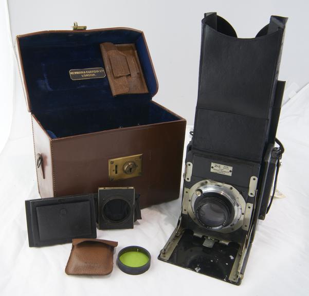 Newman & Guardia Folding Reflex Patent Camera, Case and Accessories