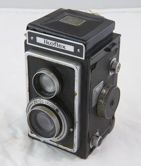 Zeiss Ikoflex II twin lens reflex camera