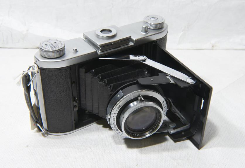 Ensign Selfix 820 Camera