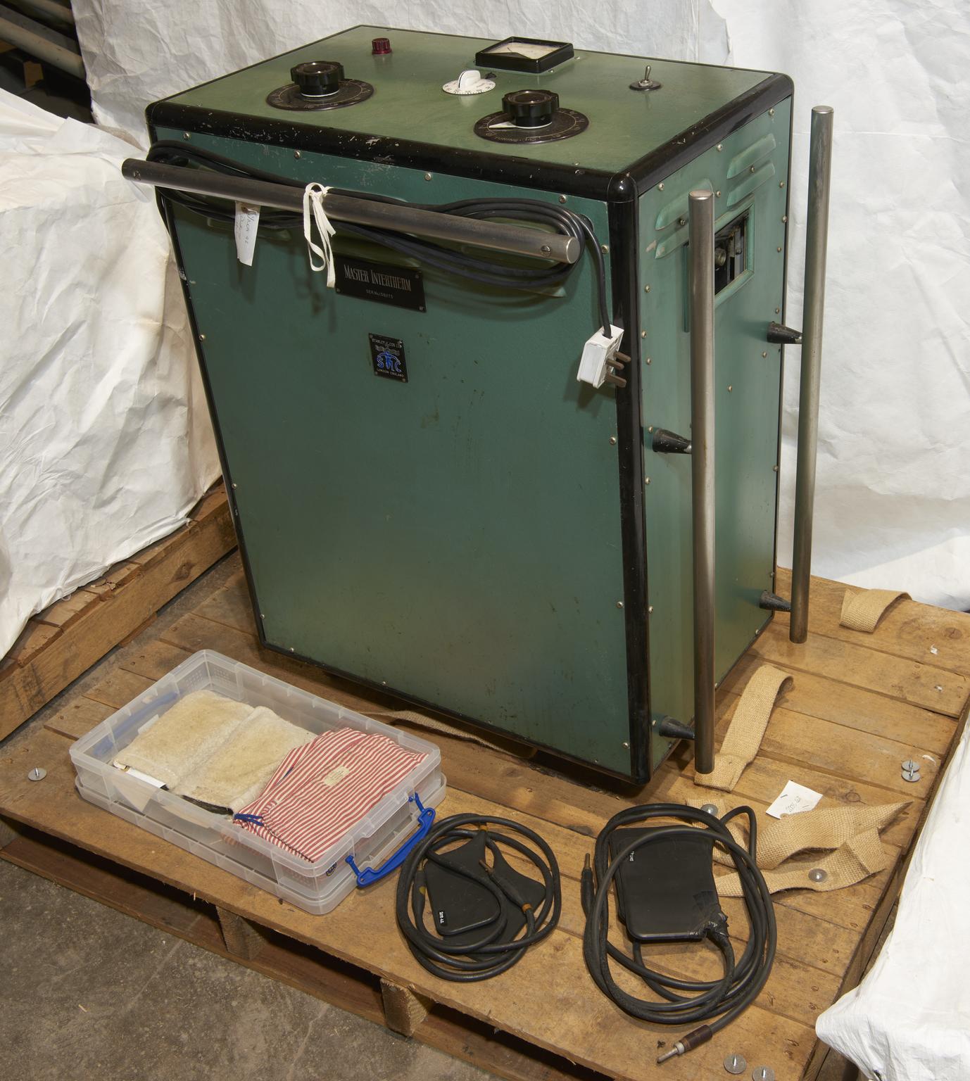Reflexa Machine Short-wave Diathermy Machine with Accessories | Science Museum Group ...