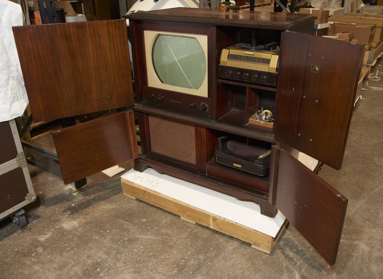 RCA Model 7T143-KCS 48A 17" Console Television Receiver, 1950