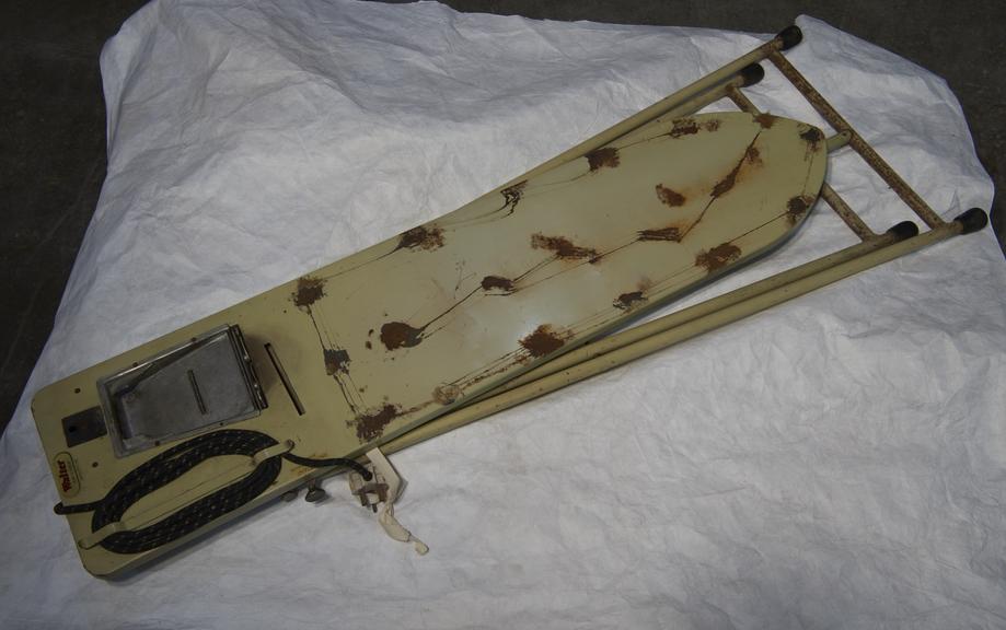'No-Cord' Cordless Ironing Board