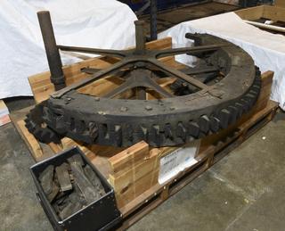Cast Iron Toothed Bevel Wheel and Axle