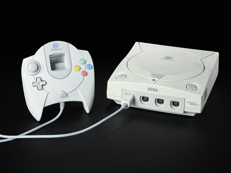 Sega Dreamcast Game Console