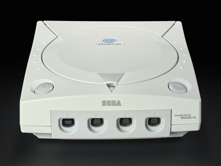 Sega Dreamcast Game Console