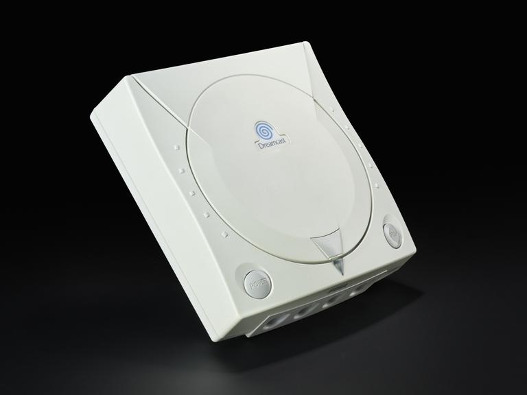 Sega Dreamcast Game Console