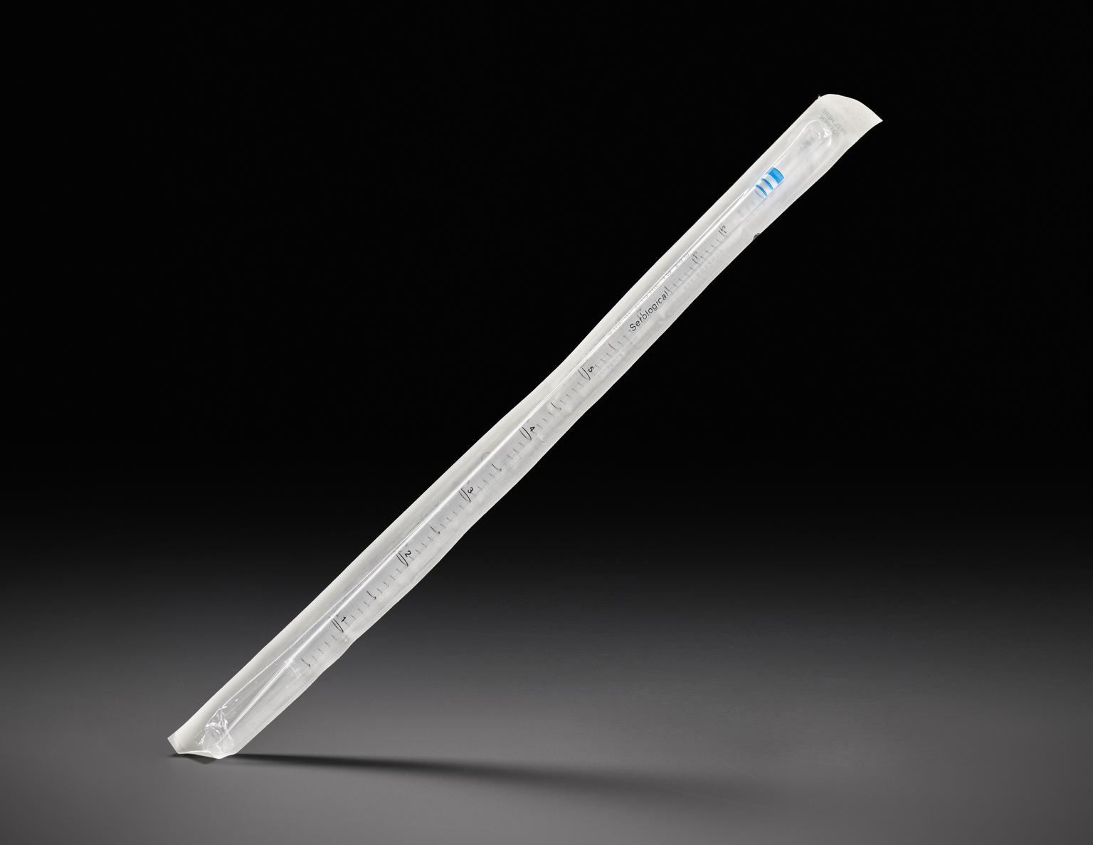 Laboratory equipment for transferring small and precise amounts of ...