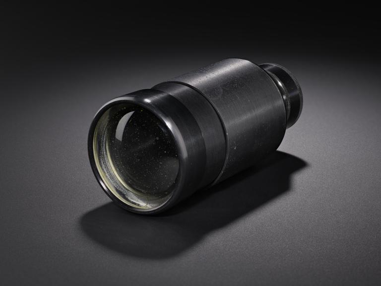 Spacial sideral attachment for 8mm cine projector