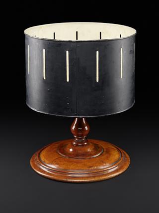 Zoetrope with stand