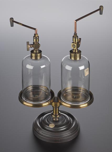 Apparatus for comparing airs, 1761.