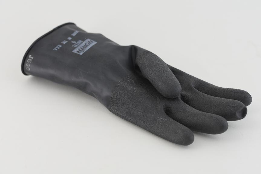 Black Glove Made from Butyl Rubber with 'Grip-Safe' Palm