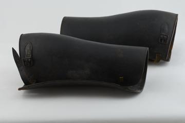 Pair of leggings, leather, size 14 1/2, LNER, 1925-1948