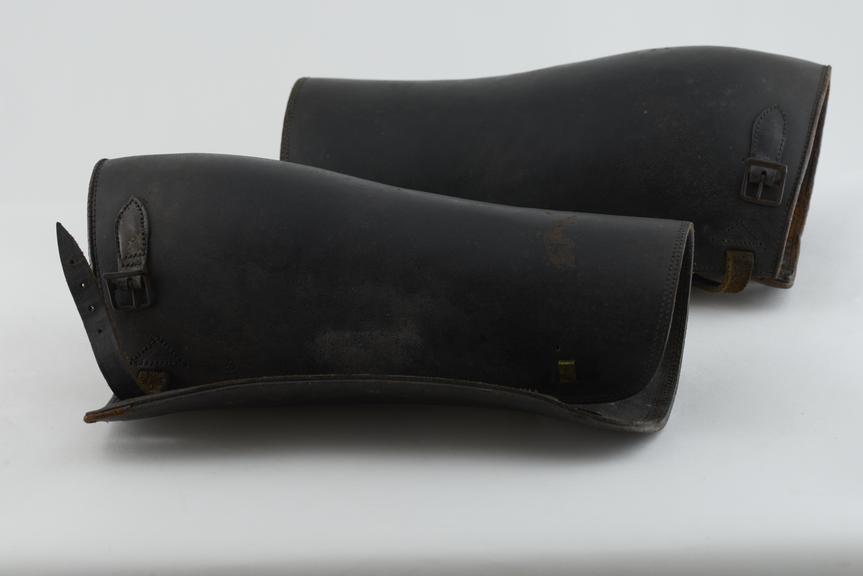 Pair of leggings, leather, size 14 1/2, LNER, 1925-1948