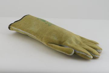 Pair of gloves, Crusader