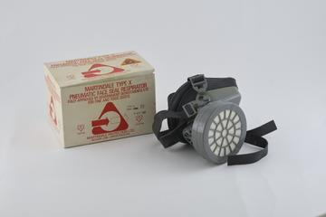 Type "X" pneumatic face seal dust respirator (to BS 2091 (1969))