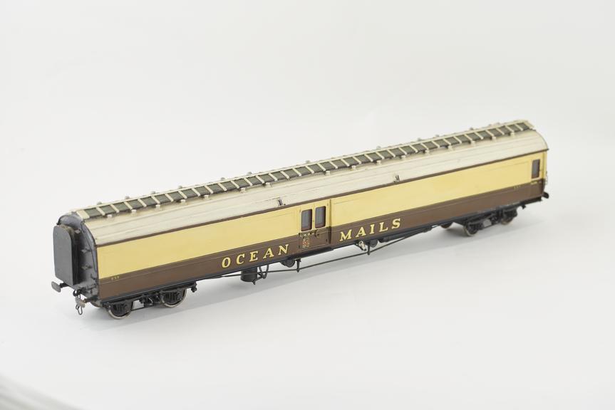 Model railway carriage, 'o' gauge, GWR bogie, luggage/ mail b