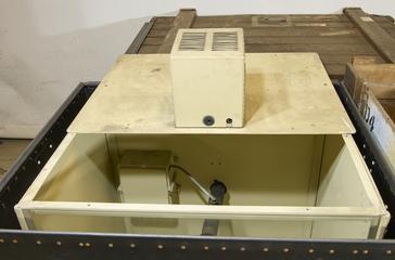 Leaking electroscope