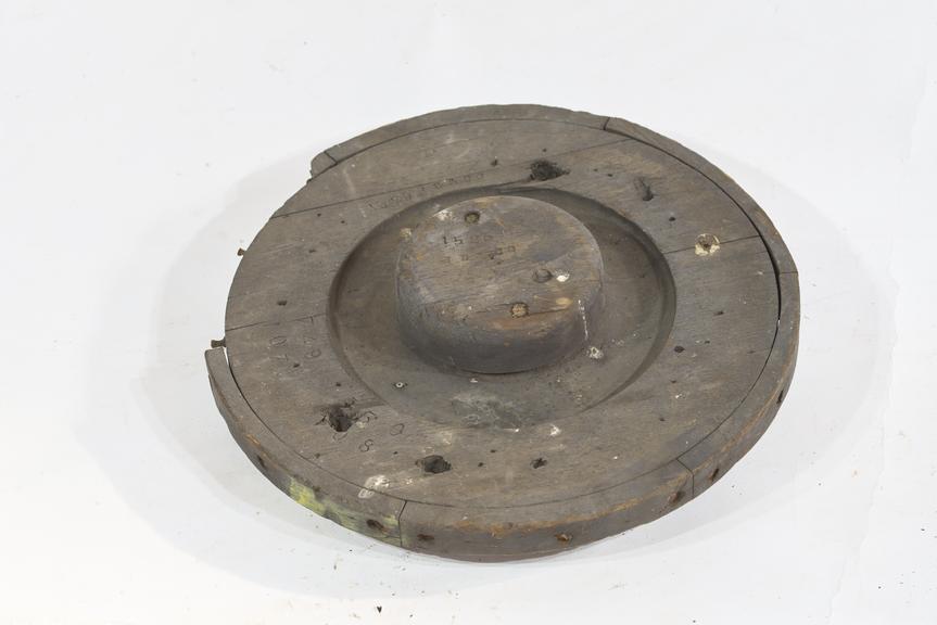 1 cylinder end cover pattern for locomotive components