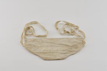 Gauze face mask, England, 1901-1940