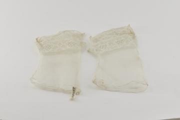 Pair of Lace Cuffs with Double Flounce at Wrist.
