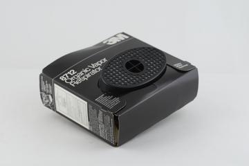 Organic vapour 1/2 mask respirator with separator prefilter for droplets or particles.