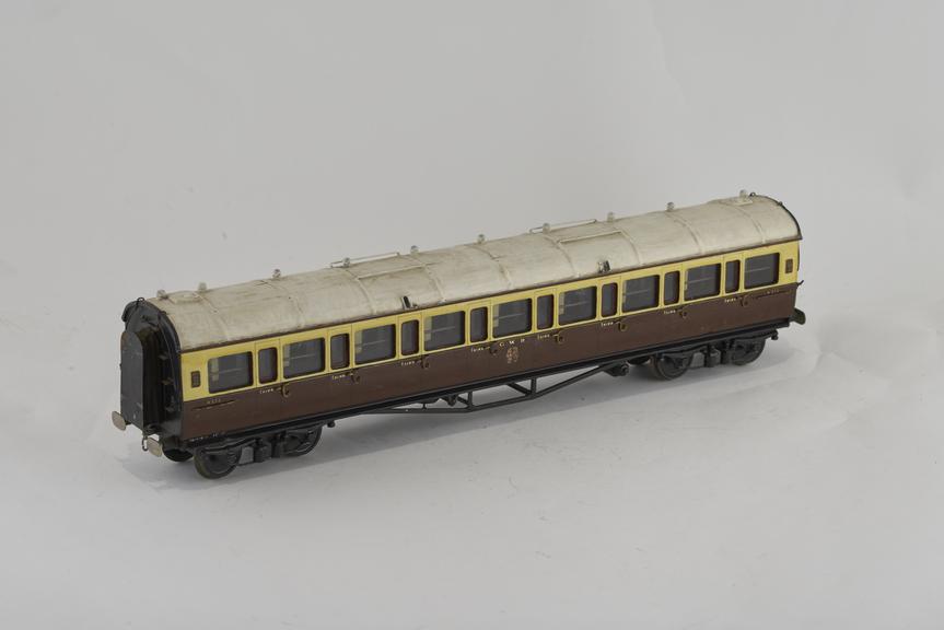 Model railway carriage, 'O' gauge, GWR bogie corridor 3rd No