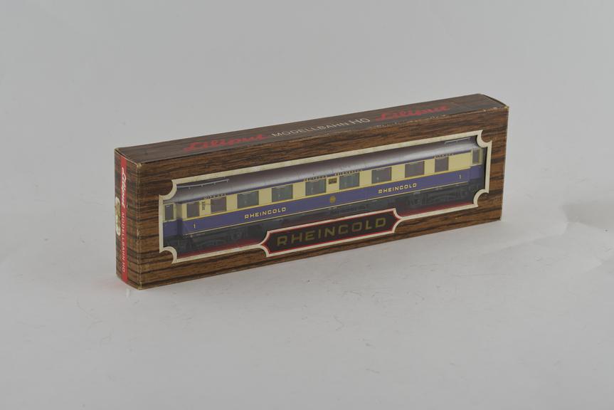 Model railway carriage; HO scale; DR 'Rheingold' 1st class open No. 20508
