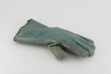 Single Welder's Gauntlet.