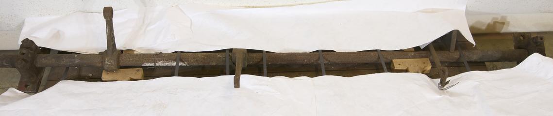 Arbor with 2 levers to straddle condenser cistern