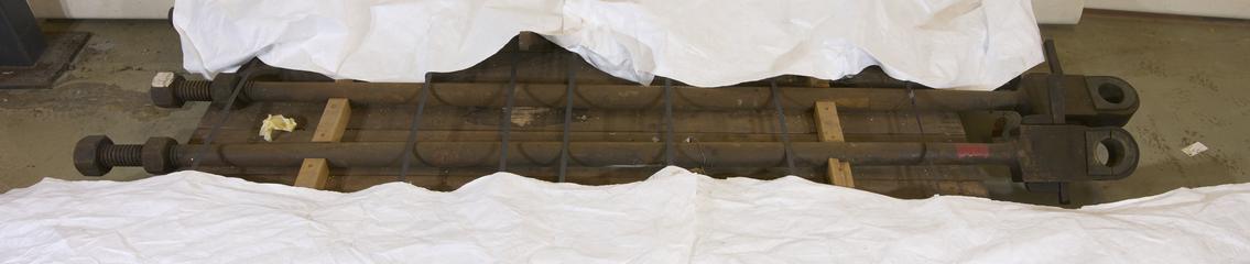 Pair of parallel bars of parallel motion