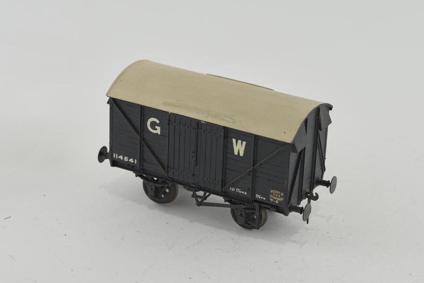 Model railway wagon, 'O' gauge, GWR 12-ton ventilated van, N