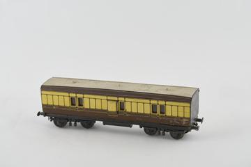 GWR Model railway carriage 402