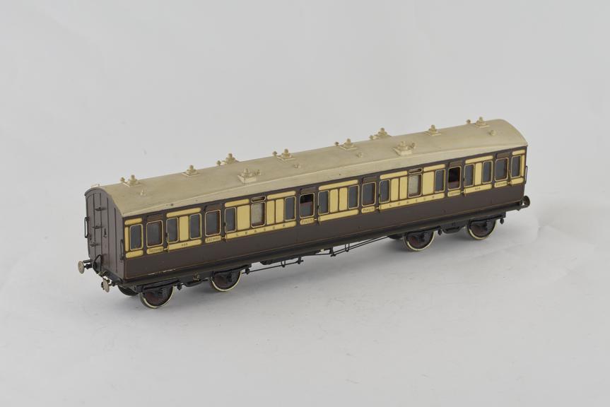 Model railway carriage