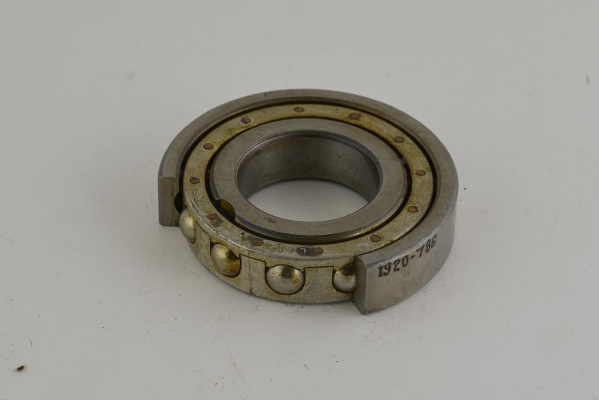 Sectioned light type ball journal bearing L/J/ 1 1/2