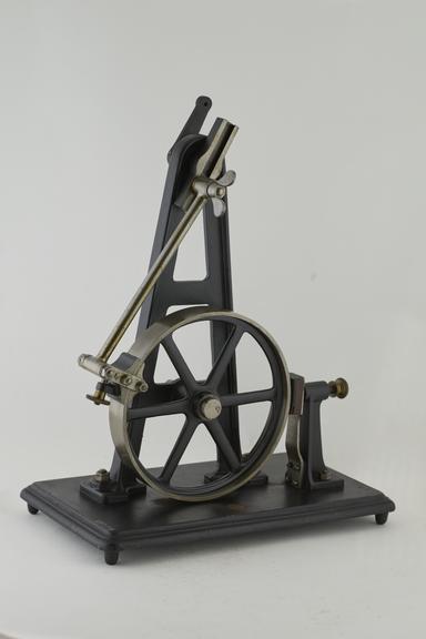 Model of nipping lever for a saw frame