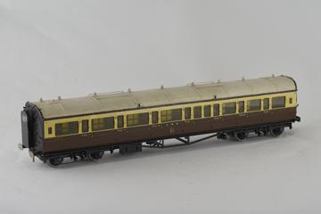 Model railway carriage, 'O' gauge, GWR bogie corridor compos