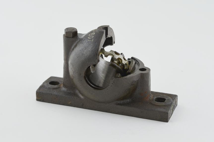 Sectioned ball bearing locating plummer block