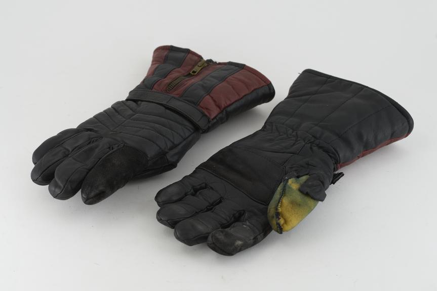 Motorcyclist's leather gloves