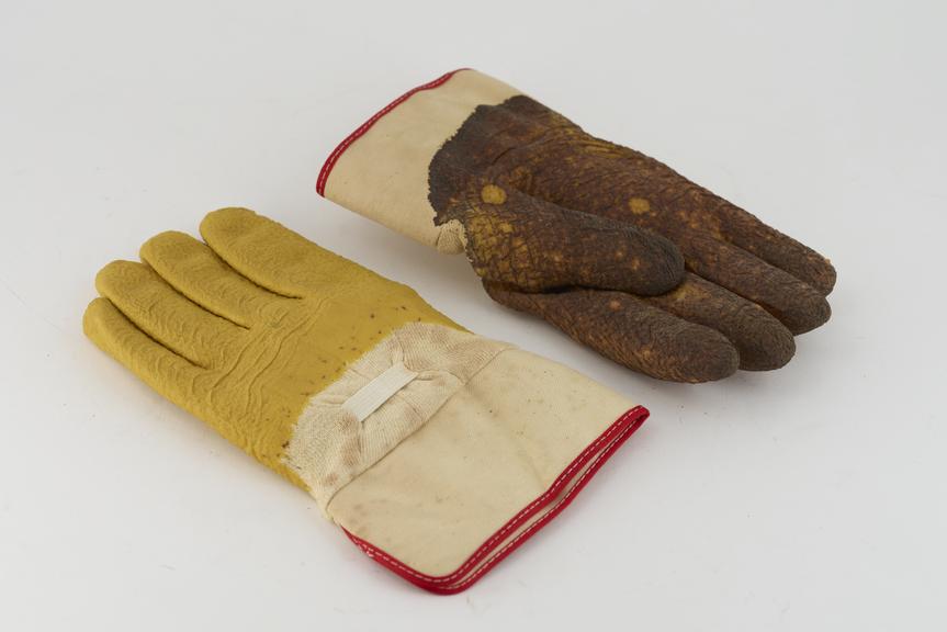 Latex gauntlets