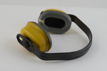 Light weight all plastic ear muffs