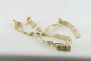 Straps for Ice hockey goalkeeper's helmet