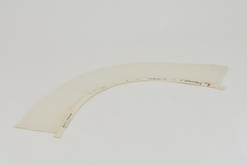 Stiffened white linen plain collar with buttonholes