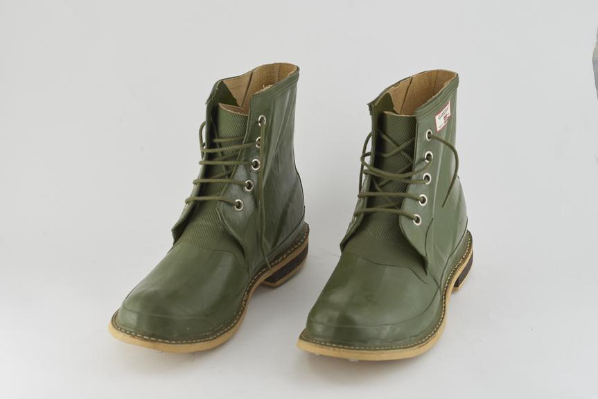 Pair of "Gamesman" Ankle Boots.