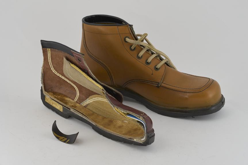 Direct vulcanised sole safety boot