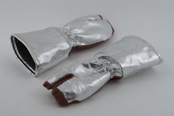 Anti-heat protective gloves